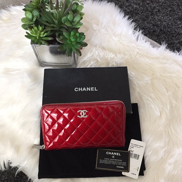 CHANEL Handbags - Chanel Large zip wallet, red. Authentic 💯